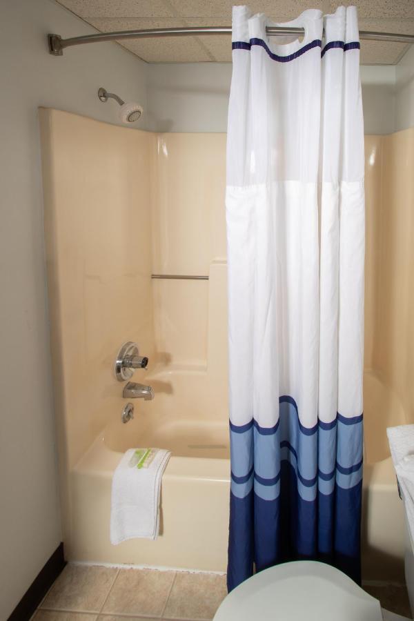 Eastbrook Inn Ронкс Экстерьер фото